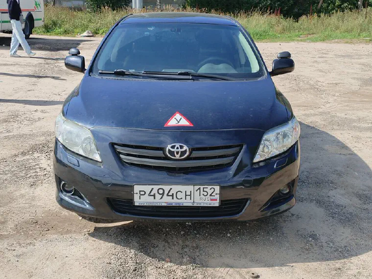 Тёмно-синий учебный Toyota Corolla
