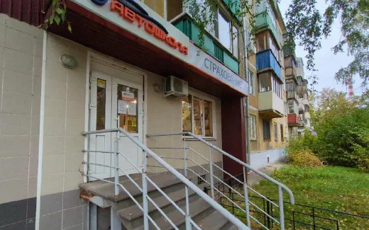 Вход в офис автошколы на проспекте Ленина, 26А